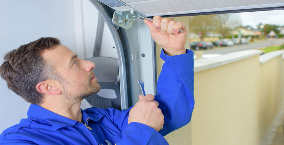 Garage Door Repair Technician Spring Valley NY